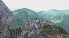 Uzávera sa skončila, masa turistov sa vybrala na jeden z najkrajších vrchov Slovenska