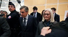 Súd poslal francúzskeho expremiéra Fillona do väzenia za spreneveru