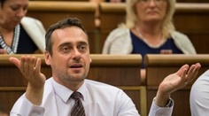 Opozícia poukázala na prepojenie prokurátora, ktorý dozoroval prípad Rybaniča, na Bašternáka