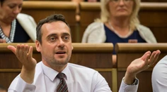 Opozícia poukázala na prepojenie prokurátora, ktorý dozoroval prípad Rybaniča, na Bašternáka