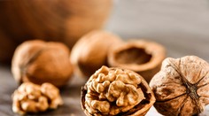 Chcete, aby vám vydržali vlašské orechy aj niekoľko rokov? Zavarte ich týmto spôsobom