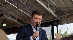 Tomio Okamura sa stal predsedom českej poslaneckej snemovne. Rozprava k voľbe trvala takmer sedem hodín