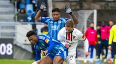 VIDEO: Derby rozhodol Azango exportným gólom. Slovan pokračuje v nevýrazných výkonoch, no stále je prvý