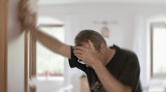 Náhle rečové problémy či bolesť hlavy. Môže ísť o príznaky cievnej mozgovej príhody