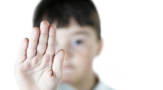 Anglickom otriasa škandál pedofilných trénerov, hlási sa čoraz viac obetí