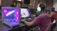 Na majstrovstvách v E-športe bola hojná účasť. Hráči síce majú odlišné životy, spája ich však láska k počítačovým hrám