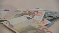 Tisícom Slovákov už čoskoro prídu extra peniaze. Tu sú termíny, kedy ich môžu očakávať