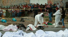 Tragická nehoda migrantov: Pri prevrátení kamióna zomrelo v Mexiku 53 ľudí