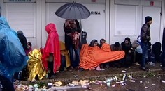 Kruté zábery: Utečenci strávili noc v zime a daždi na chorvátskej hranici