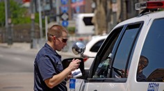 Policajta v Detroite oslavujú ako hrdinu. Slogan - Pomáhať a chrániť - splnil do bodky