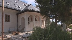 Známy finančník stavia pri Leviciach veľký komplex a údajne bez potrebných povolení