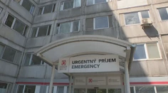 Pribúdajú agresívni pacienti. Niekde zdravotníkom ponúkajú kurzy obrany, oni však trvajú na inom riešení