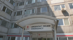 Pribúdajú agresívni pacienti. Niekde zdravotníkom ponúkajú kurzy obrany, oni však trvajú na inom riešení
