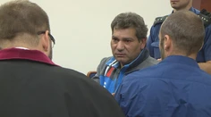 Josef, obvinený zo znásilnenia, na súde mrmle a škrieka. Sudkyňa urobila rázny krok