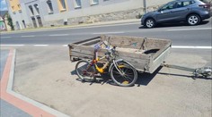 Video vozíka s bicyklom sa stalo virálne. Vodič pre Markízu vysvetlil, prečo to urobil