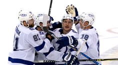 Tampa vedie v sérii už 2:0, Adam Ružička si pripísal prvý bod v NHL
