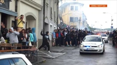 Tvrdý útok radikálov vo videu. Bratislava má poriadnu hanbu