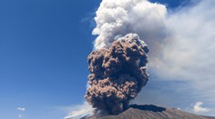 Erupcia sopky Etna vydesila turistov. Je bezpečné cestovať v tomto období na Sicíliu?