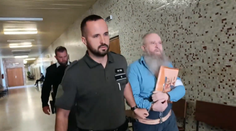 Viackrát postrelil sestru a mlátil ju kovovou tyčou. Muža z Košíc súdia za pokus o brutálnu vraždu