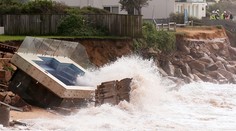 Silné búrky a záplavy v Austrálii. O život prišli najmenej traja ľudia