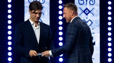 Dobehnúť Hossu? To musím ešte veľa mlieka vypiť, smial sa Hokejista roka Slafkovský