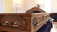 Príspevok na pohreb má radikálne stúpnuť. Dôvodom sú rastúce náklady