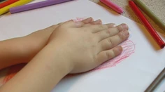 Do skladu ich mali zatvárať aj s vedrom na toaletu. Psychologička radí, ako viesť vážne rozhovory s deťmi
