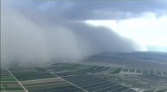 Ako cunami na oblohe: Mohutná púštna búrka zahalila Phoenix do šera