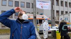Testy odhalili vyše 13-tisíc pozitívnych na koronavírus. Pozitivita stále výrazne neklesá