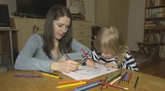 Mladá mamička vymýšľa špeciálne omaľovánky na podporu ženskej duše