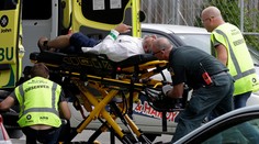 Teroristi útočili v mešitách na Novom Zélande a vysielali to naživo, zavraždili najmenej 49 ľudí