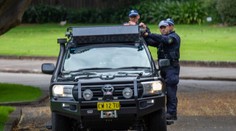 Muž v austrálskom parku obaril tvár a končatiny malému dieťaťu. Polícia spustila medzinárodné pátranie