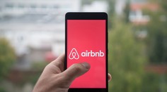 Paríž žaluje portál Airbnb na 12,5 milióna eur za nelegálne inzeráty