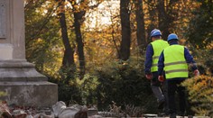 Poliaci začali búrať pomníky sovietskej Červenej armády, zničiť plánujú všetky