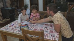 Príspevok 110 eur získajú rodiny prvákov až v októbri. Poslanci navrhujú zmenu, ministerstvo je proti