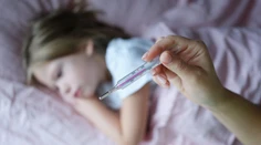 Niektoré príznaky nádchy môžu signalizovať vážne ochorenie. Pediatrička radí, kedy ísť s dieťaťom k lekárovi