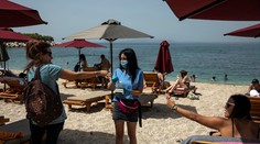 O týždeň tu môžu dovolenkovať turisti, Grécko ale hlási veľký nárast infikovaných