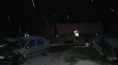 Cesta pri Oslanoch bola čisté klzisko. Na poľadovicu doplatili dve autá