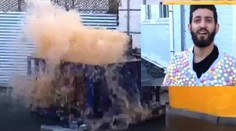 Muža v skafandri z mentolových cukríkov ponorili do kolového nápoja