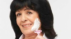 Ženy by sa mali holiť ako chlapi. Vraj tak krásne omladnú