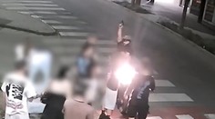 VIDEO: Muž počas jarmoku vytiahol zbraň a trikrát vystrelil. Potom ušiel pred políciou