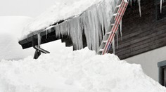 Muž z Čakajoviec spadol z rebríka a zomrel