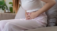 Čoraz viac mladých trpí rakovinou hrubého čreva. Súčasťou problému je aj hanba