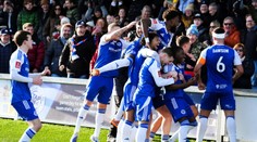 Šok v Anglicku, obhajca titulu vypadol s mestom zo šiestej ligy. Manchester City zase nastrieľal desiatku