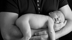 Z rozkošného fotenia katastrofa! Bábätko si pripravilo pre otca prekvapenie