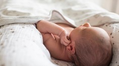 Rodí sa menej chlapcov než dievčat. Vedci objasnili, čo za tým stojí