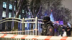 Streľba v Moskve: Muž zabil dvoch ľudí, keď ho ochrankár vyzval, aby si nasadil rúško