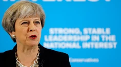 Britskí konzervatívci by mohli vo voľbách prísť o absolútnu väčšinu