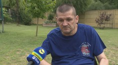 Dušan ostal po skoku do bazéna na vozíku. Rehabilitáciu musel hľadať v Česku, u nás spinálne jednotky chýbajú