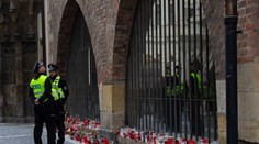 Jeden muž po streľbe v Prahe stále bojuje o život. Stav ženy, ktorú zasiahlo sedem guliek, sa zlepšil